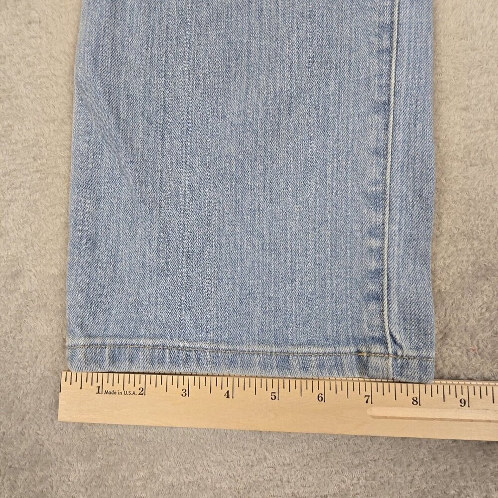A New Approach Jeans Womens Size 16 Cropped Capri Light Wash Distressed Casual - Picture 3 of 13